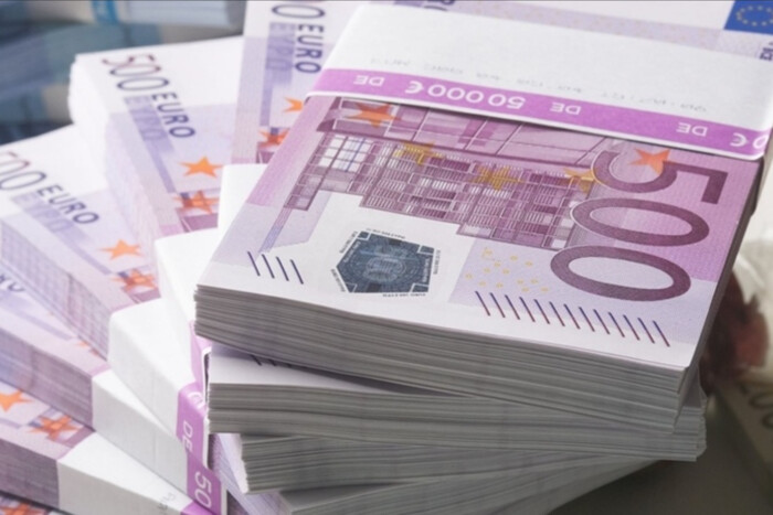 Єврокомісія пришвидшено готує кредитну пропозицію Україні на $50 млрд