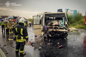 На Львівщині рейсовий автобус зіткнувся з вантажівкою: є загиблі та постраждалі