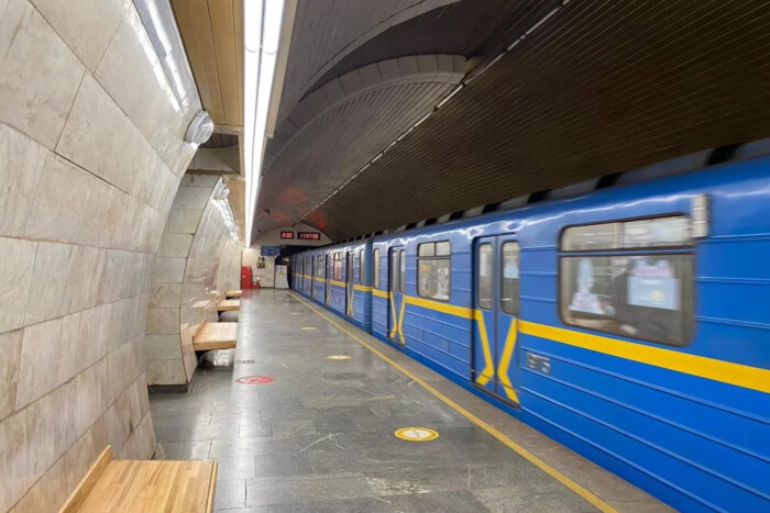 Три станції столичного метро були тимчасово закриті для пасажирів (оновлено)