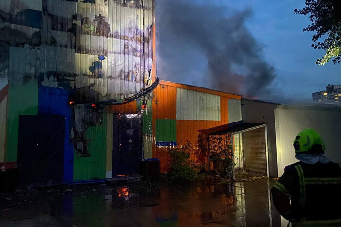 У Києві рятувальники ліквідували пожежу в супермаркеті «Сільпо»