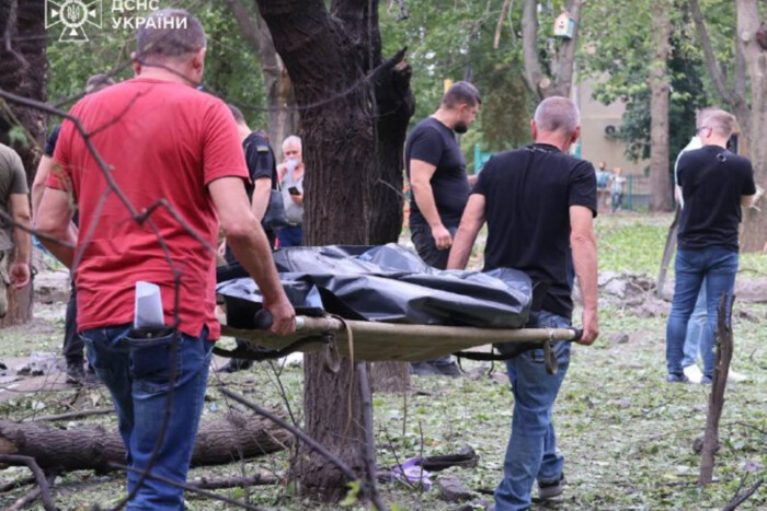 Удар по Миколаєву: міністр Клименко повідомив нові деталі (фото)