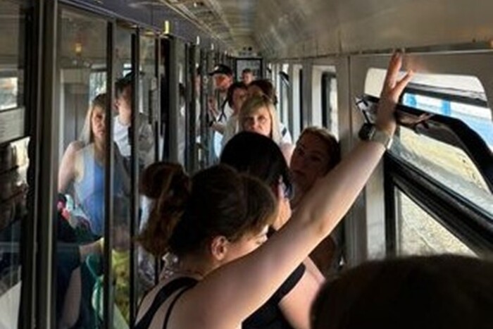Скандал із «Укрзалізницею». Пасажирка заявила, що довелося їхати на підлозі до Відня
