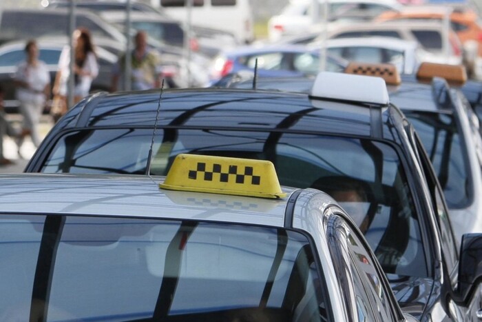У Києві таксист Bolt сказав пасажирці, що Крим Україні «просто дали». Компанія відреагувала 