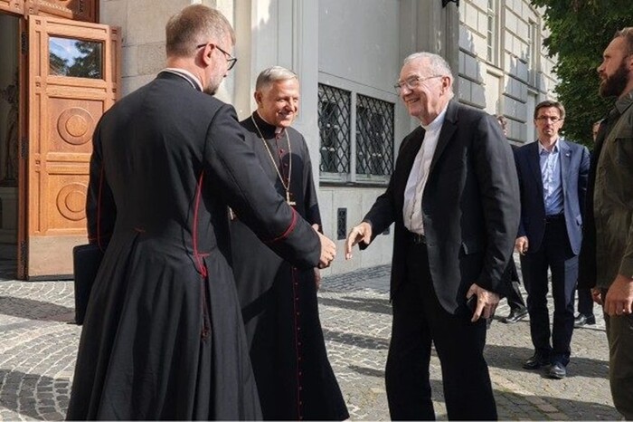 Держсекретар Ватикану прибув з офіційним візитом в Україну