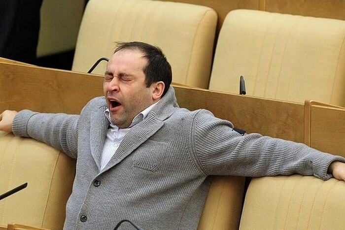 Депутат Держдуми РФ влаштував істерику, бо українці не тиснутимуть руки росіянам на Олімпіаді
