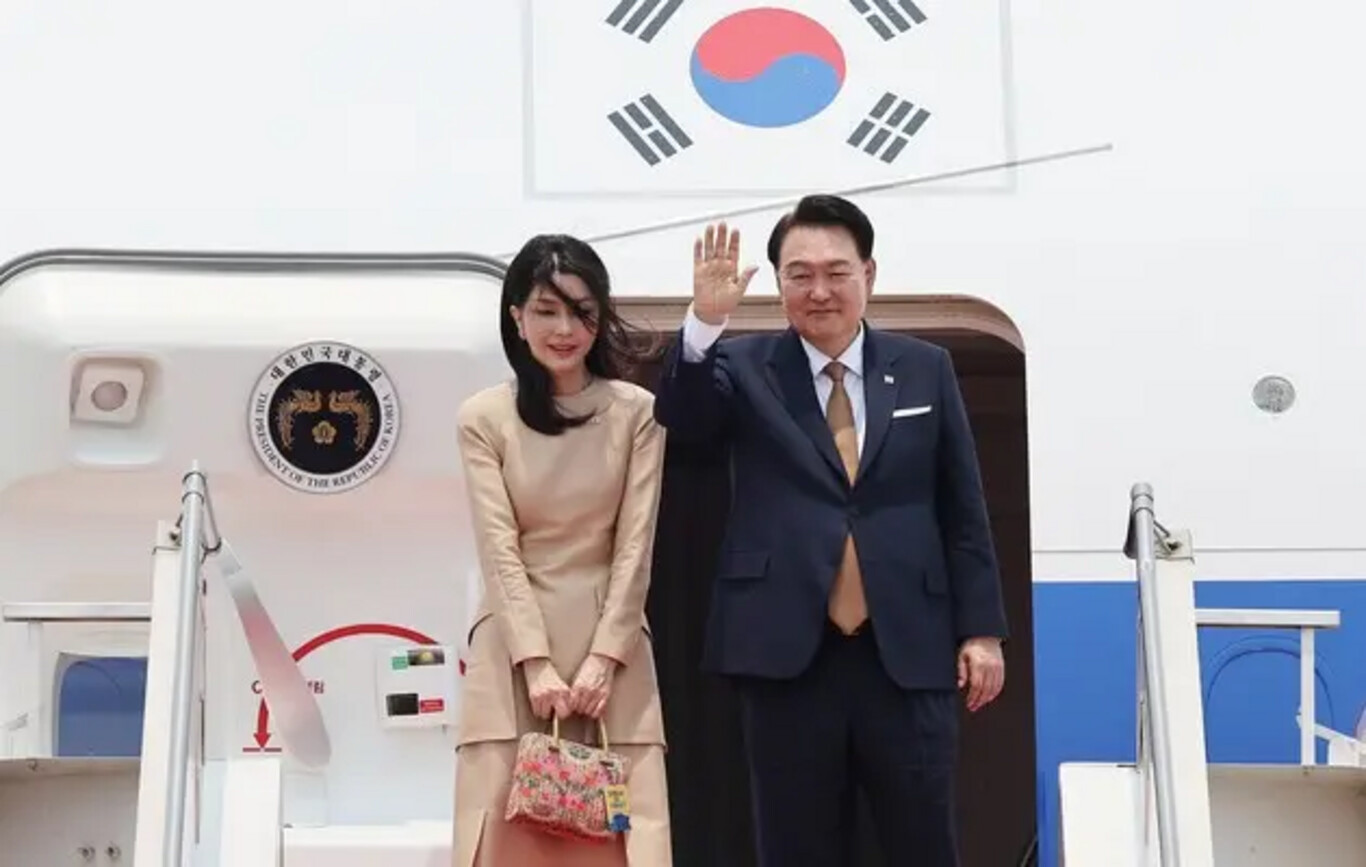 Дружина президента Південної Кореї пройшла допит через розкішну сумку