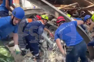 Під завалами можуть перебувати люди