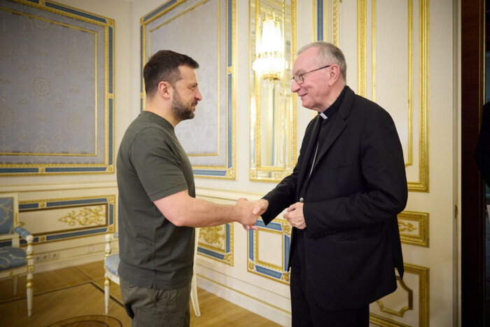 Обговорили Саміт миру: Зеленський зустрівся з держсекретарем Ватикану
