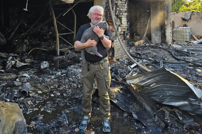 Росіяни розбомбили будинок харківського волонтера Сапронова (фото)