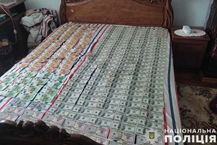 Усе ліжко в грошах. Соцмережі шоковані учасниками корупційної схеми на Тернопільщині