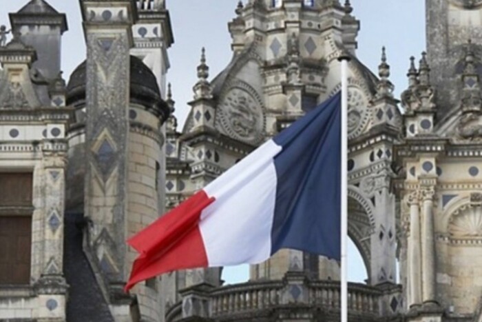 Міністр фінансів Франції б'є на сполох через затримку з призначенням уряду