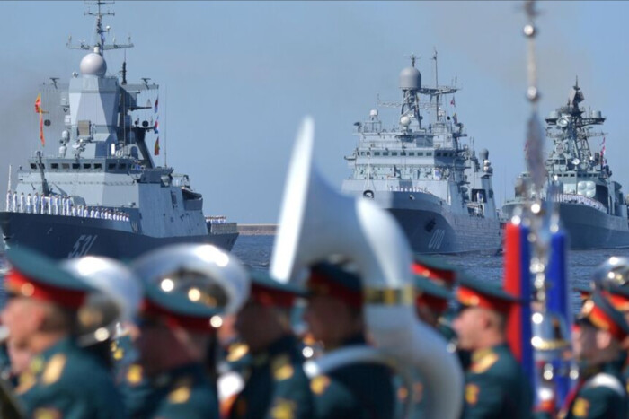 Британська розвідка пояснила, навіщо Росія скасувала парад флоту