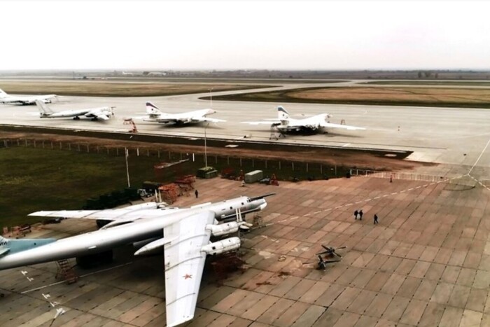 Дрони атакували три військові аеродроми та нафтопереробний завод у Росії
