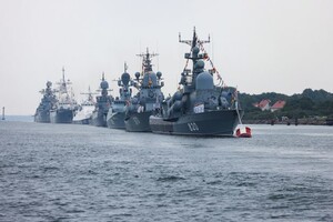 У військово-морському параді в Санкт-Петербурзі взяли участь кораблі ВМС Китаю, Алжиру та Індії