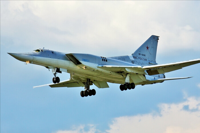 Розвідка підтвердила пошкодження літака Ту-22М3 на російському аеродромі