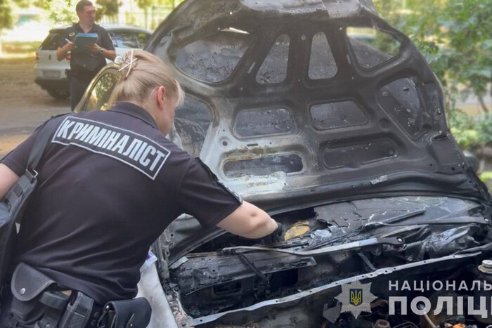 Підпалювали автомобілі військовослужбовців: в Одесі затримано молодиків