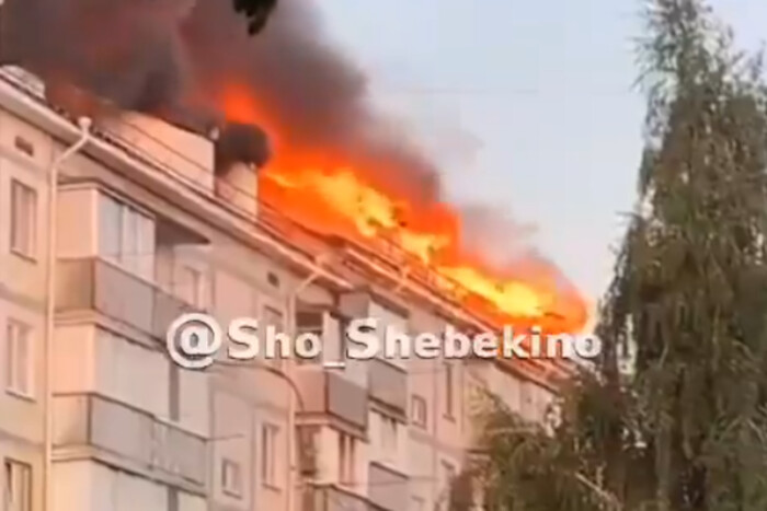 У Білгородській області палає житловий будинок (відео)
