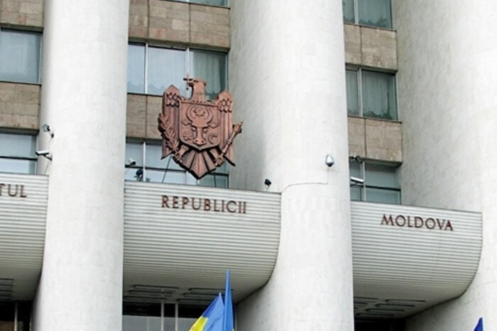 У Молдові після обшуків у парламенті затримано двох чиновників