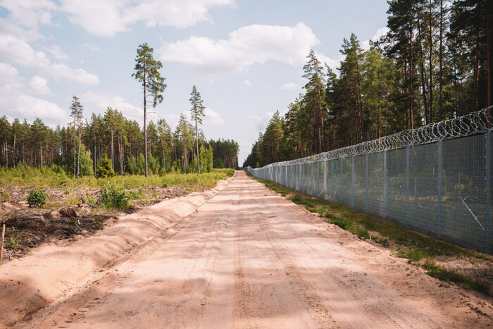 Латвія завершила будівництво паркану на кордоні із Білоруссю (фото)