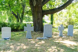 Перша черга будівництва меморіального кладовища обійдеться державі у 1,8 млрд грн. Вона повинна бути завершена до кінця 2025 р