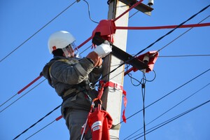 За день ДТЕК повернув світло в п'ять населених пунктів, що були без електроенергії через обстріли