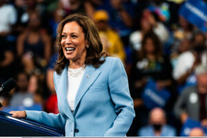 Камала Гарріс заявила, що має намір брати участь у виборах президента після того, як Джо Байден зняв свою кандидатуру 