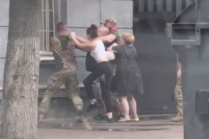 В Одесі біля ТЦК сталася сутичка: військові розповіли, що сталося