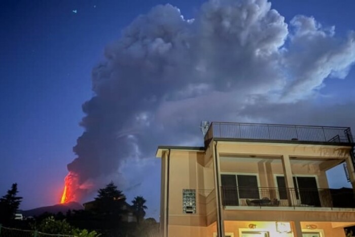 У Сицилії знову прокинувся вулкан Етна (відео)