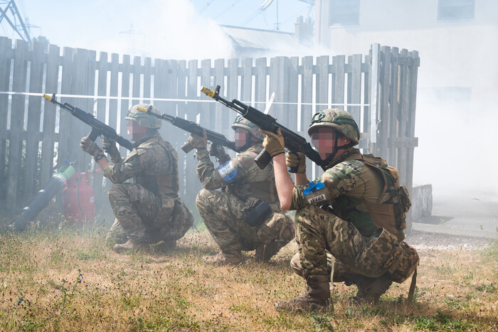 Навчання українських воїнів у Британії. The Times попередила про небезпеку