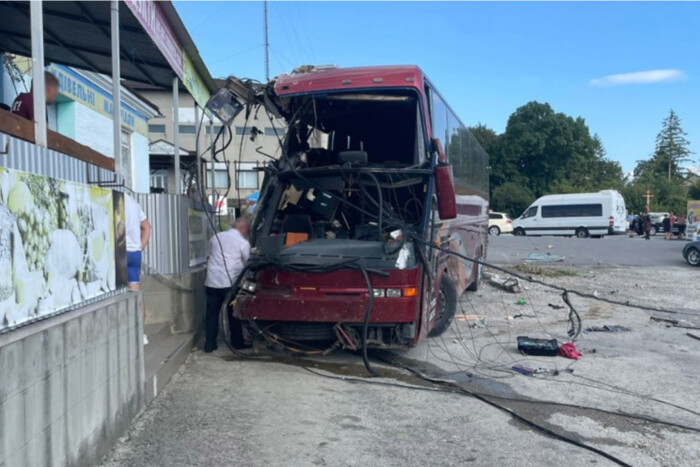 На Хмельниччині автобус із дітьми потрапив у ДТП