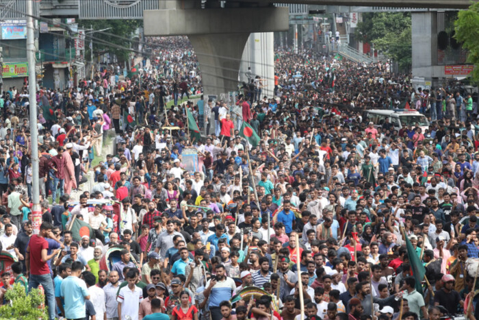 Президент Бангладеш розпустив парламент після масових протестів
