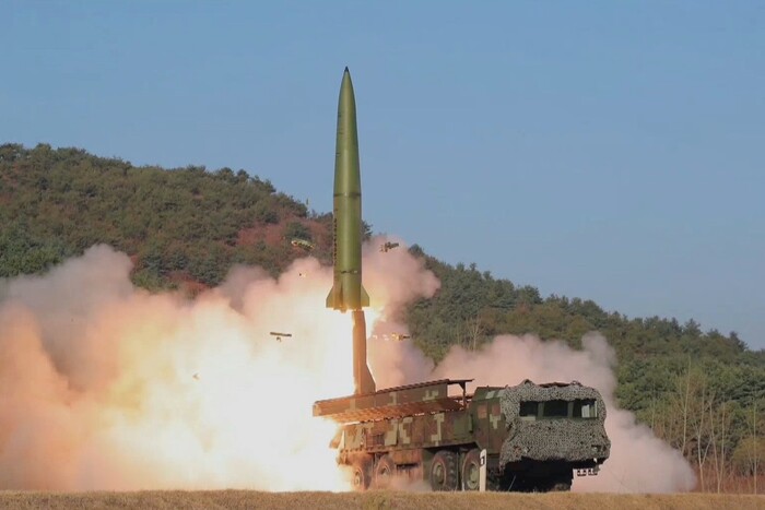 Північнокорейська ракета, якою окупанти атакували Україну, розвалилась у повітрі – ЗМІ