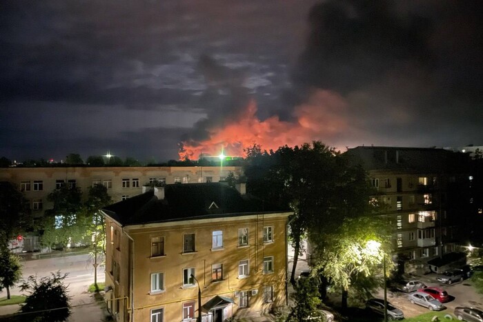 У Липецькій області РФ горить військовий аеродром після атаки дрона, оголошено евакуацію