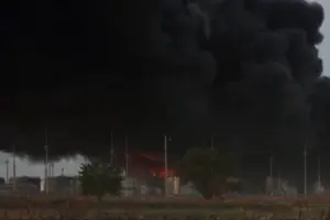 Площа пожежі в Пролетарську, де горить паливо, становить 10 тис. кв м