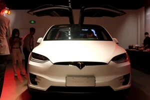 Процедура стосується позашляховиків Model X 2016 модельного року