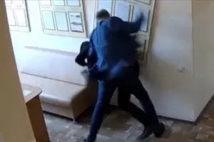 Мер Ромнів отримав підозру за побиття секретаря міськради