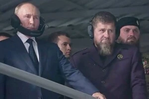 Путін розсмішив соцмережі, напнувши навушники на бороду