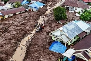 Масштабна повінь у Індонезії: 13 загиблих, рятувальні роботи тривають