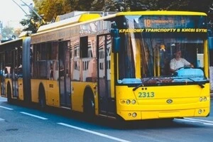 «Київпастранс» заявив про затримку низки маршрутів та тролейбусів через відсутність електроенергії