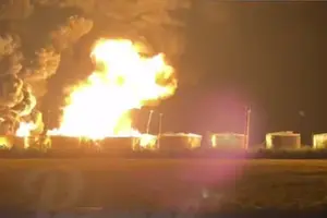 У Ростовській області Росії після гучних вибухів спалахнула пожежа на нафтобазі