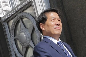 Китай провів переговори з Індонезією, Бразилією та Південною Африкою, так як ці країни є «важливими силами у сприянні світовому миру», які поділяють схожі позиції з Китаєм