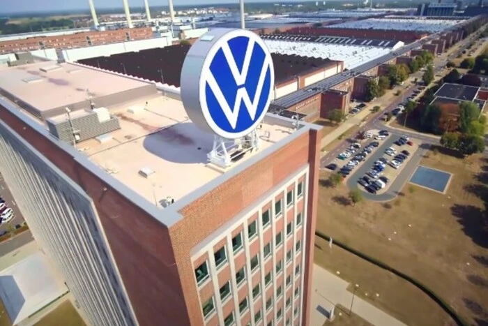 Вперше за 87 років Німеччина планує закрити заводи Volkswagen по всій країні