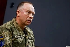 Як заявив Сирський, немає жодних сумнівів у тому, що Україна поступається у озброєнні та чисельності противника, намагаючись захистити себе від російської агресії