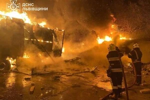 Атака дронів на Львівщину: згоріли вантажівки (фото, відео)