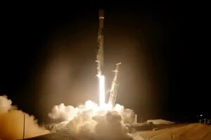 Ракета SpaceX Falcon 9 з місією NROL-113 стартує з бази космічних сил Ванденберг у Каліфорнії 