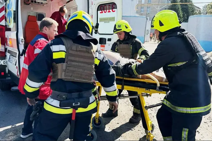 Наймолодшому постраждалому 4 роки: фото наслідків атаки на Павлоград