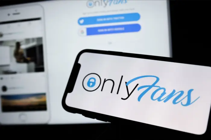 Скільки грошей отримують українці з OnlyFans: дані податківців