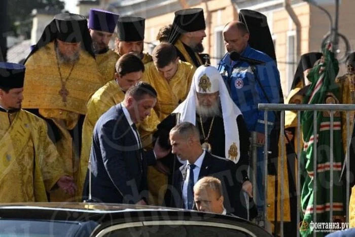 Патріарх Кирило після хресного ходу відчув себе зле, йому викликали швидку (фото)