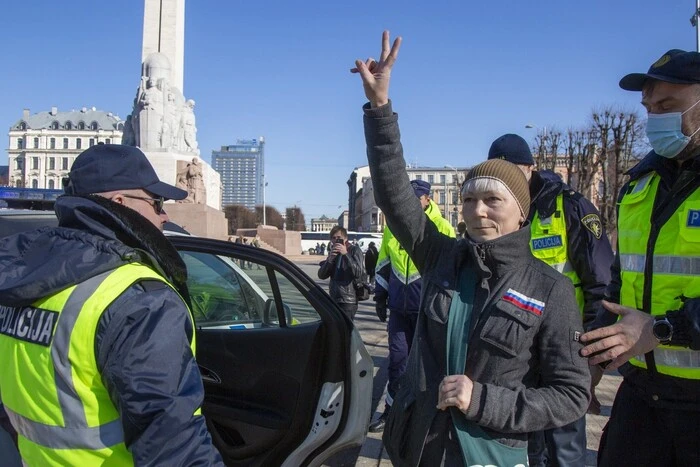 Латвія засудила прокремлівську активістку до одного року увʼязнення