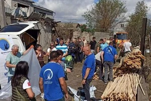 Одеситам, чиї будинки постраждали від нічної атаки, надають допомогу (фото)